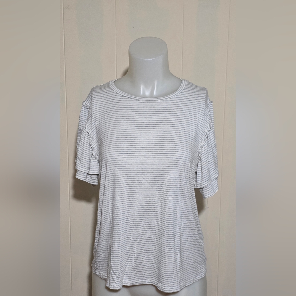 Green Envelope White and Gray Ruffle Short Sleeve Tee